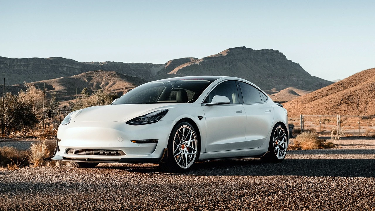 otomotif tesla