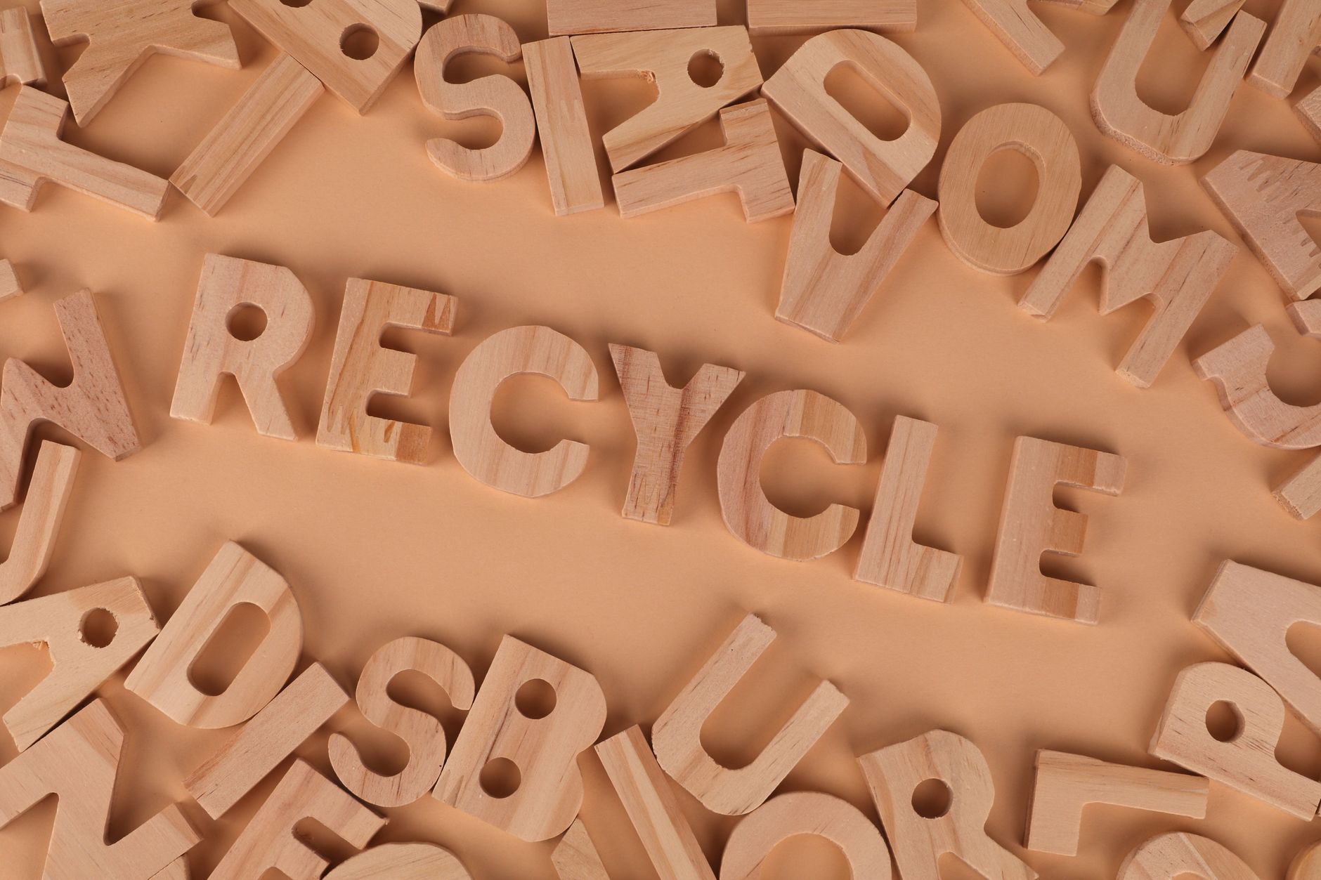 Illustration showing everyday circular economy practices like recycling, repair, and sharing.