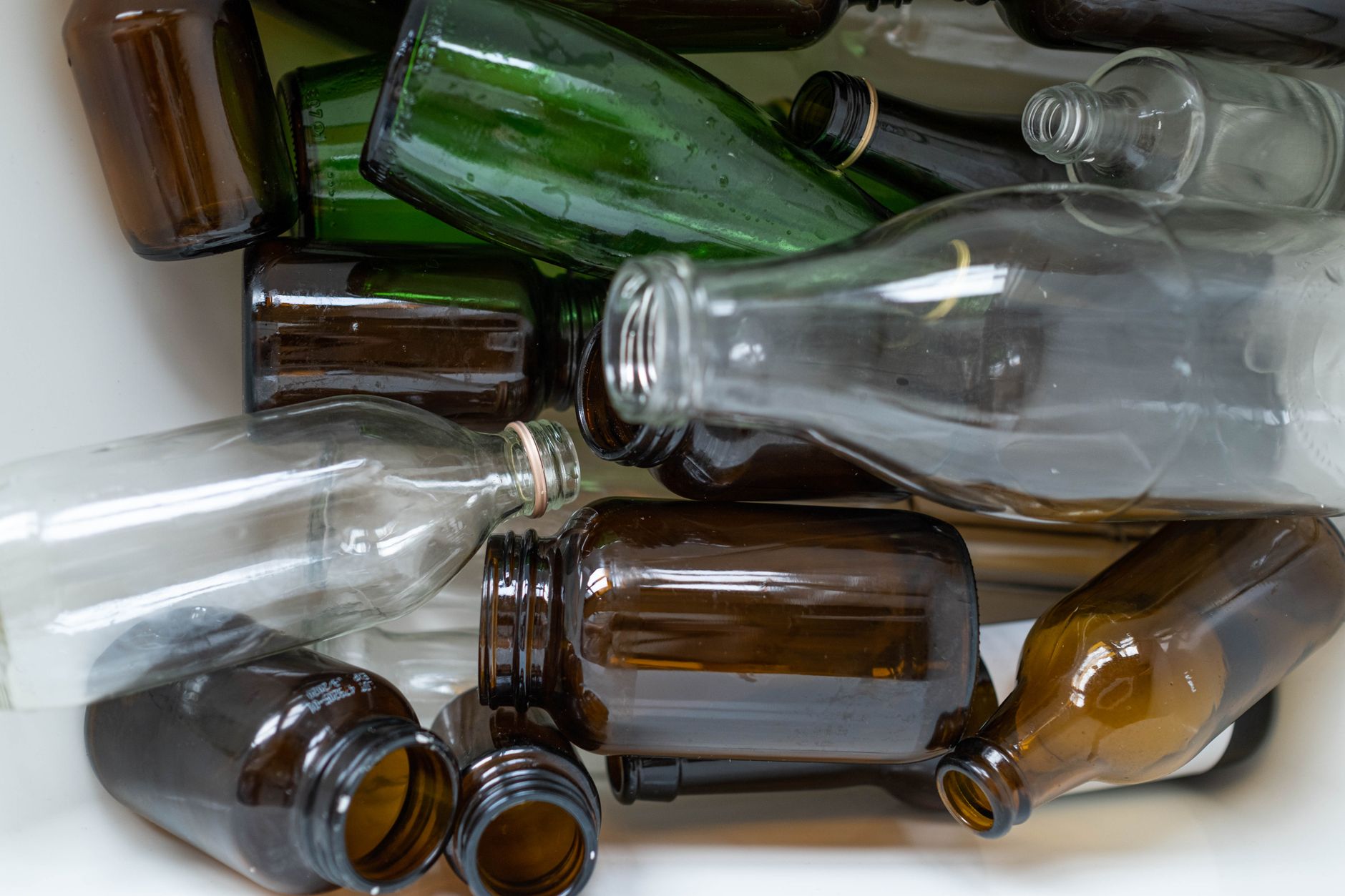 How to recycle cosmetic packaging safely: clean, sort, and repurpose containers correctly.